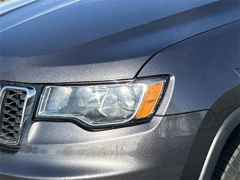 Used 2018 Jeep Grand Cherokee Laredo image 9