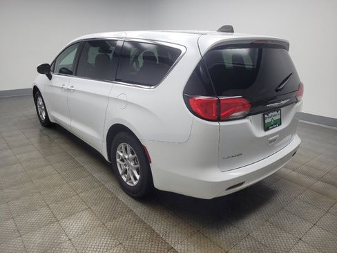 Used 2023 Chrysler Voyager LX image 5