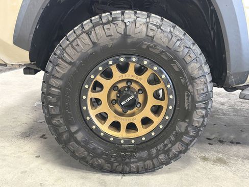Used 2019 Toyota Tacoma TRD Off-Road image 10