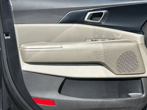 Used 2025 Kia Carnival FWD image 21