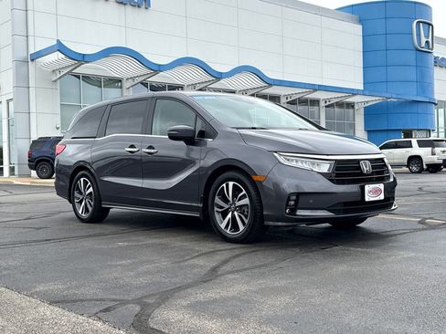 Certified 2023 Honda Odyssey Touring image 3