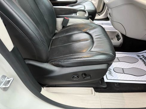 Used 2017 Chrysler Pacifica Touring-L Plus image 34