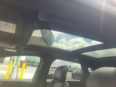 Used 2019 Ford Edge ST w/ Cold Weather Package image 18