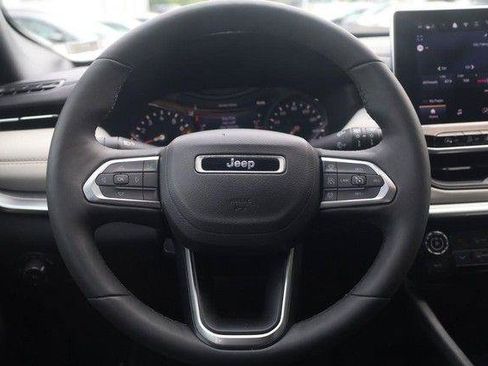 Used 2025 Jeep Compass Limited AWD/4WD image 8