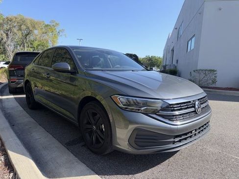 Certified 2023 Volkswagen Jetta SE w/ Panoramic Sunroof Package image 1