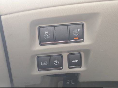 Used 2011 INFINITI M37 x w/ Deluxe Touring Pkg image 12