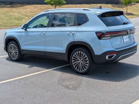 New 2026 Volkswagen Taos SE FWD image 6