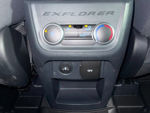 Used 2025 Ford Explorer Active AWD/4WD image 29