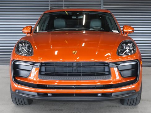 Certified 2022 Porsche Macan AWD/4WD image 8