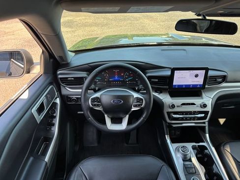 Used 2023 Ford Explorer XLT w/ Equipment Group 202A AWD/4WD image 8