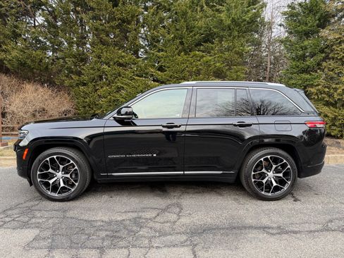 Used 2022 Jeep Grand Cherokee Summit image 2