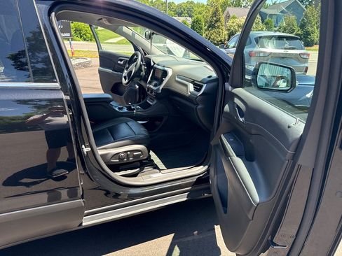 Used 2022 GMC Acadia SLT w/ Technology Package AWD/4WD image 13
