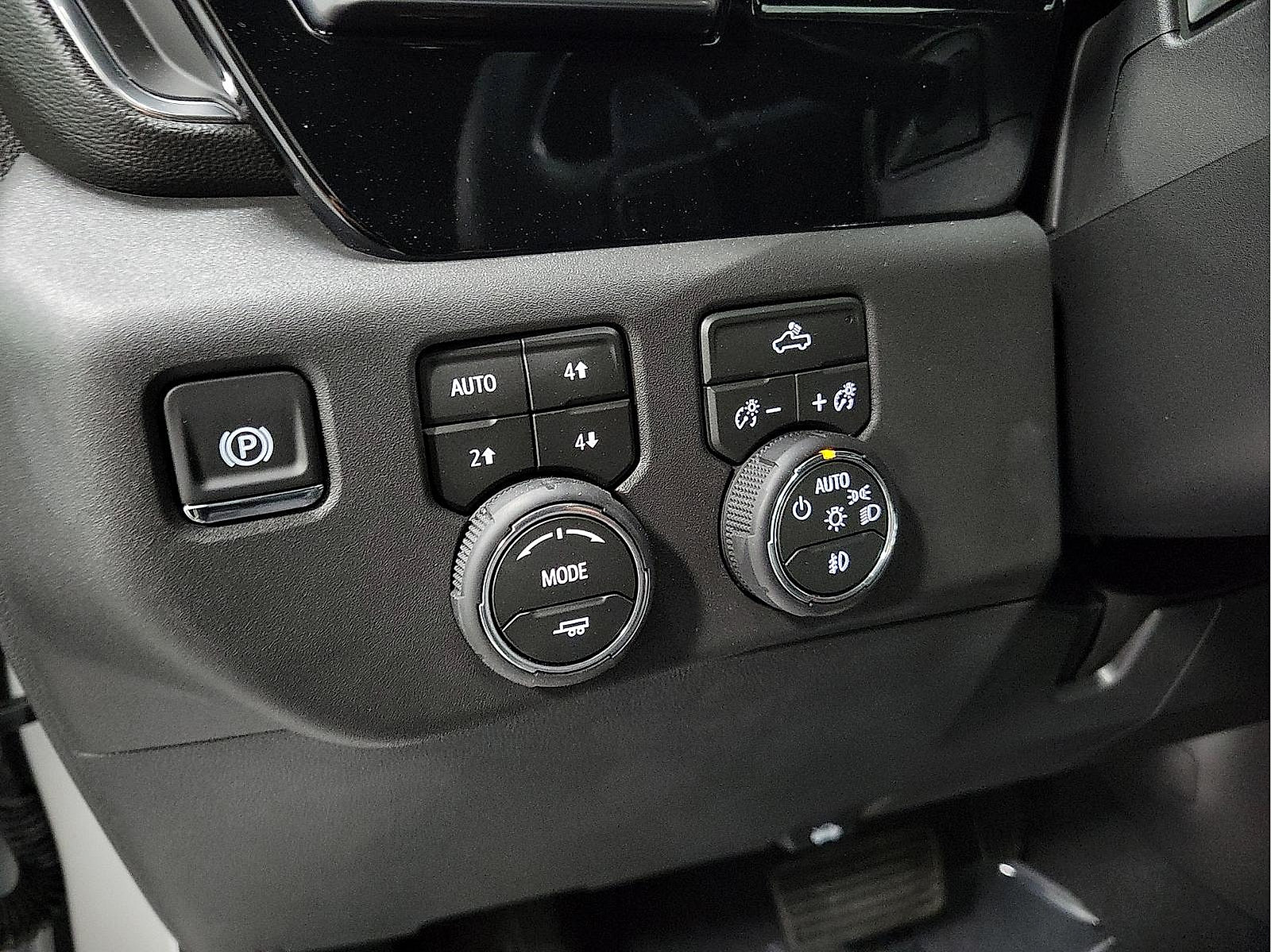 Used 2026 Chevrolet Silverado 1500 LT Trail Boss w/ Convenience Package II AWD/4WD image 14