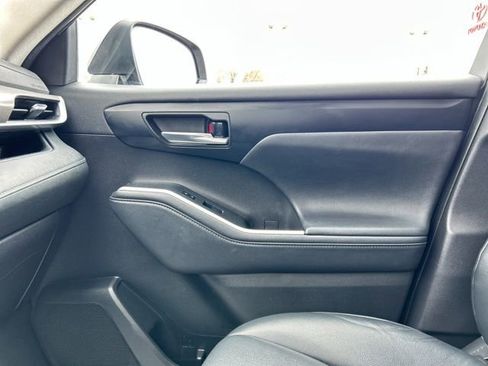 Used 2022 Toyota Highlander XLE image 45