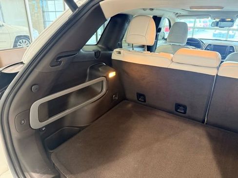 Used 2018 Jeep Cherokee Overland w/ Technology Group image 9