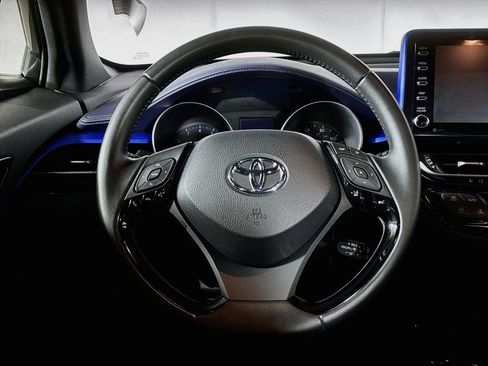 Used 2020 Toyota C-HR XLE FWD image 13