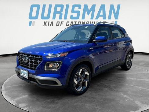 Used 2025 Hyundai Venue SEL FWD image 2