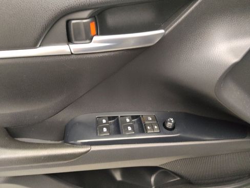 Used 2018 Toyota Camry LE w/ Convenience Package FWD image 27