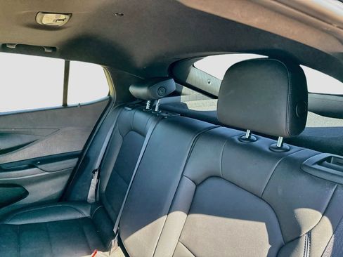 Used 2025 Buick Envista Sport Touring w/ Experience Buick Package FWD image 23