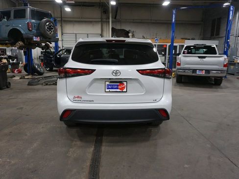 Used 2023 Toyota Highlander LE image 22