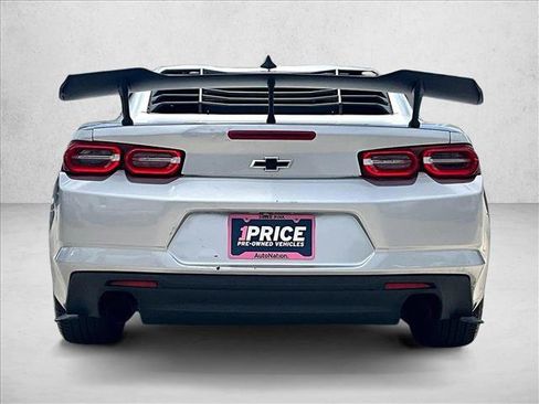 Used 2019 Chevrolet Camaro LT RWD image 4