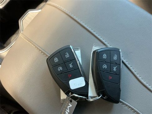 Used 2024 GMC Acadia Elevation image 28