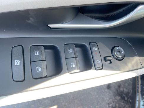 New 2025 Hyundai Elantra Limited image 38