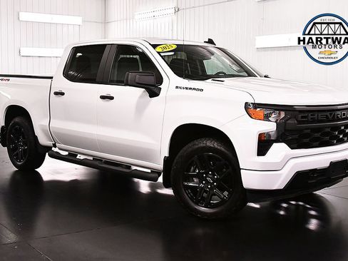 Used 2025 Chevrolet Silverado 1500 Custom w/ Turbomax Blackout Package AWD/4WD image 1