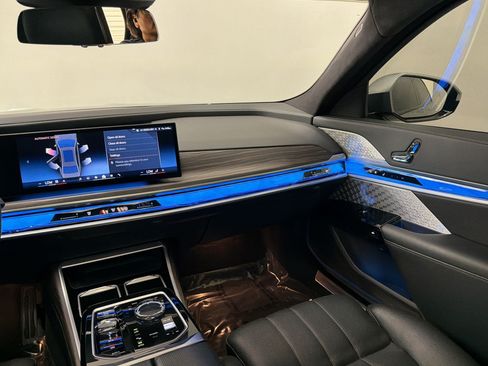 Certified 2024 BMW 760i xDrive w/ Executive Package AWD/4WD image 29