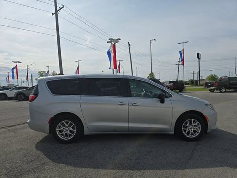 Used 2024 Chrysler Voyager LX FWD image 4