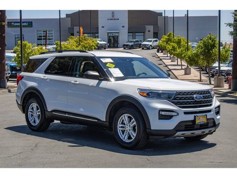 Certified 2023 Ford Explorer XLT w/ Equipment Group 202A AWD/4WD image 2