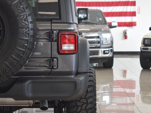 Used 2018 Jeep Wrangler Unlimited Sport S AWD/4WD image 32