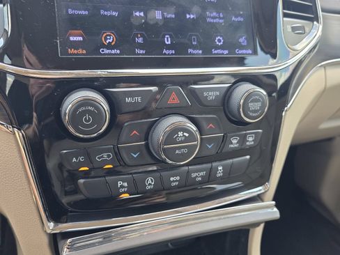 Used 2020 Jeep Grand Cherokee Limited w/ Premium Lighting Group RWD image 13