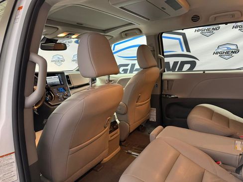 Used 2020 Toyota Sienna XLE Premium w/ Carpet Mat Package image 16