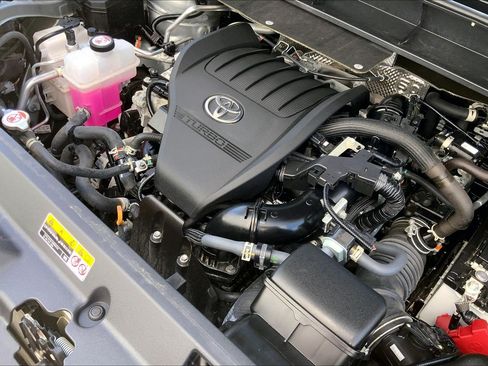 Used 2025 Toyota Highlander XLE AWD/4WD image 37