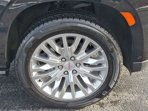 Used 2023 GMC Yukon XL Denali w/ Advanced Technology Package image 8