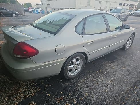 Used 2007 Ford Taurus SE FWD image 8