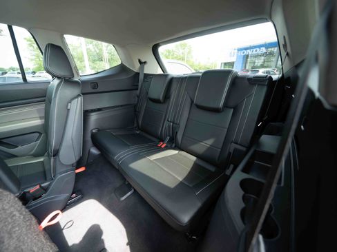 Used 2023 Volkswagen Atlas SE w/ Panoramic Sunroof Package AWD/4WD image 24