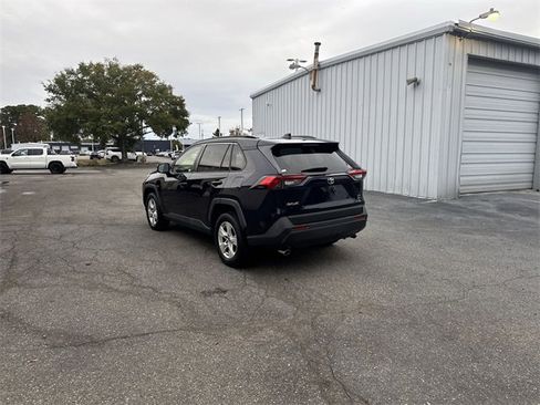 Used 2019 Toyota RAV4 XLE image 7