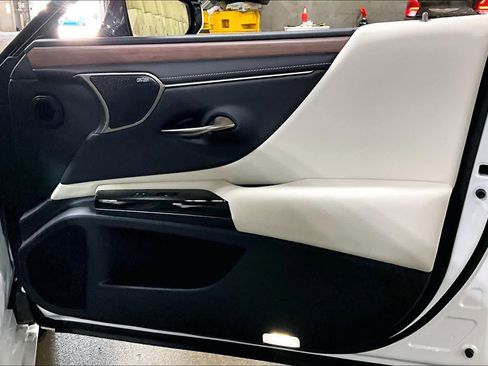 Used 2025 Lexus ES 350 Ultra Luxury image 22