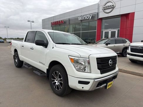 Used 2021 Nissan Titan SV w/ SV Convenience Package AWD/4WD image 1
