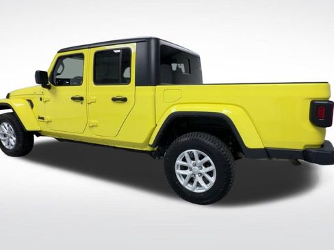 Used 2023 Jeep Gladiator Sport AWD/4WD image 6