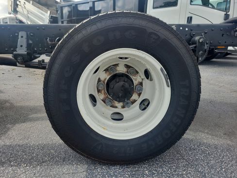 Used 2024 Isuzu NPR image 7