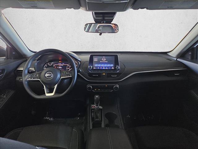 Used 2025 Nissan Altima 2.5 SV FWD image 16