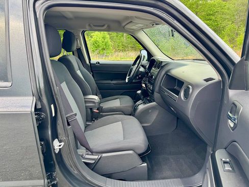 Used 2010 Jeep Patriot Latitude AWD/4WD image 14
