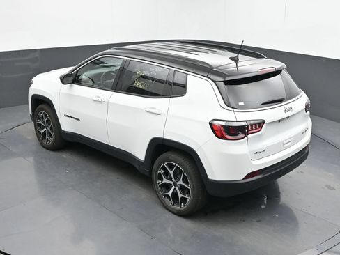 Used 2025 Jeep Compass Limited AWD/4WD image 19