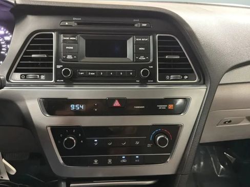 Used 2015 Hyundai Sonata SE FWD image 13