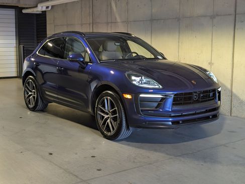 Certified 2025 Porsche Macan image 9