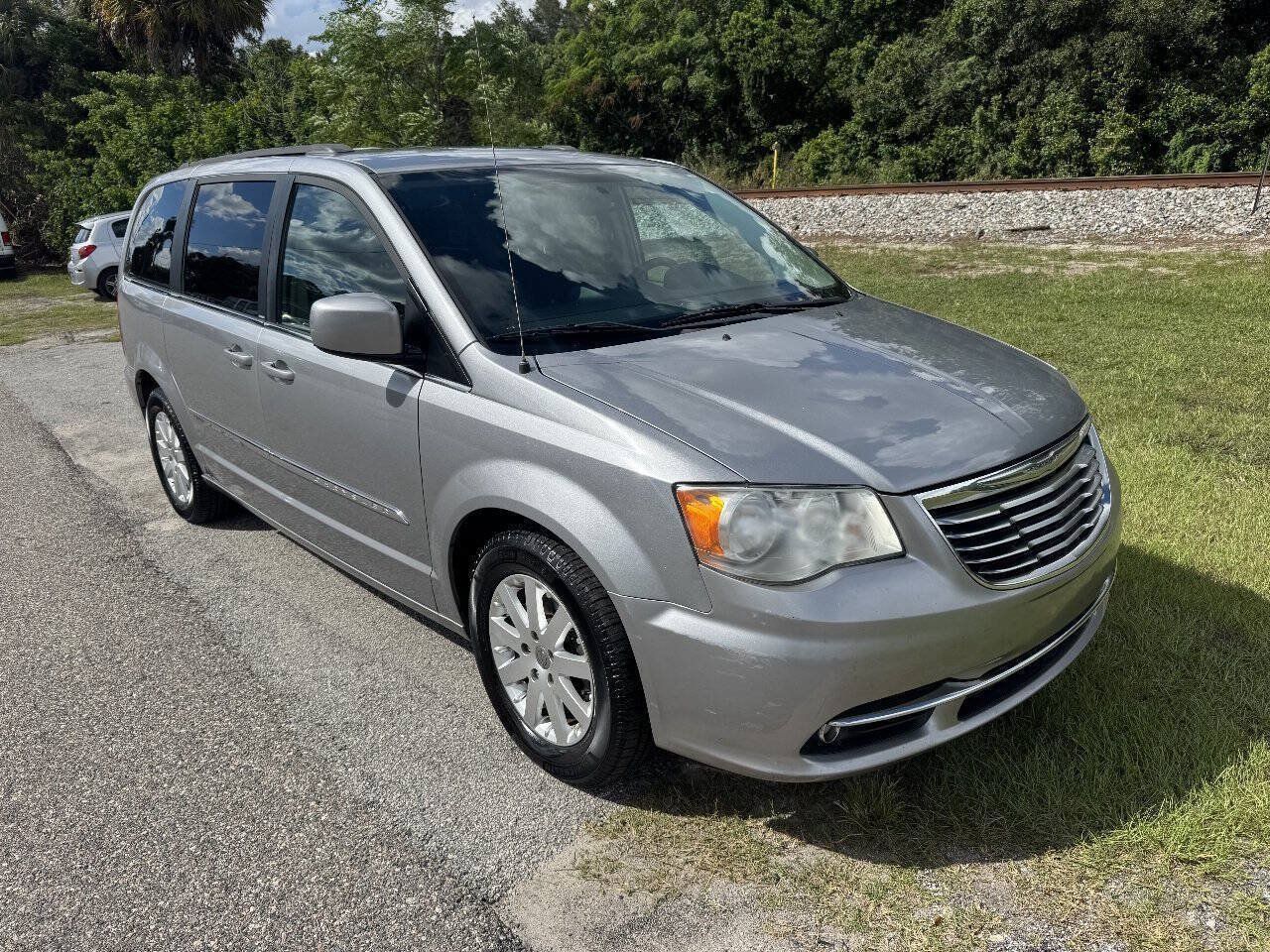 Used 2014 Chrysler Town & Country Touring FWD image 2