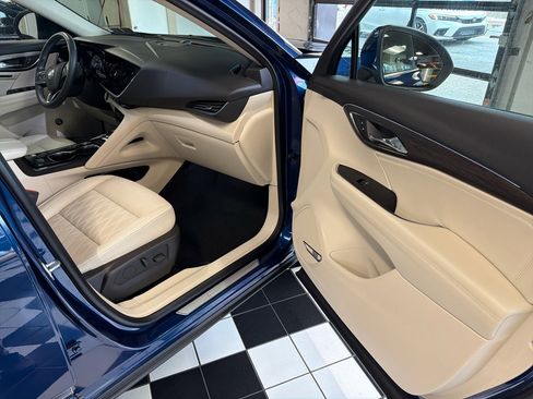 Used 2022 Buick Envision Avenir w/ Technology Package II image 21
